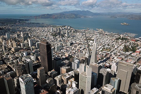 图为旧金山湾区鸟瞰图。(JOSH EDELSON/AFP via Getty Images)